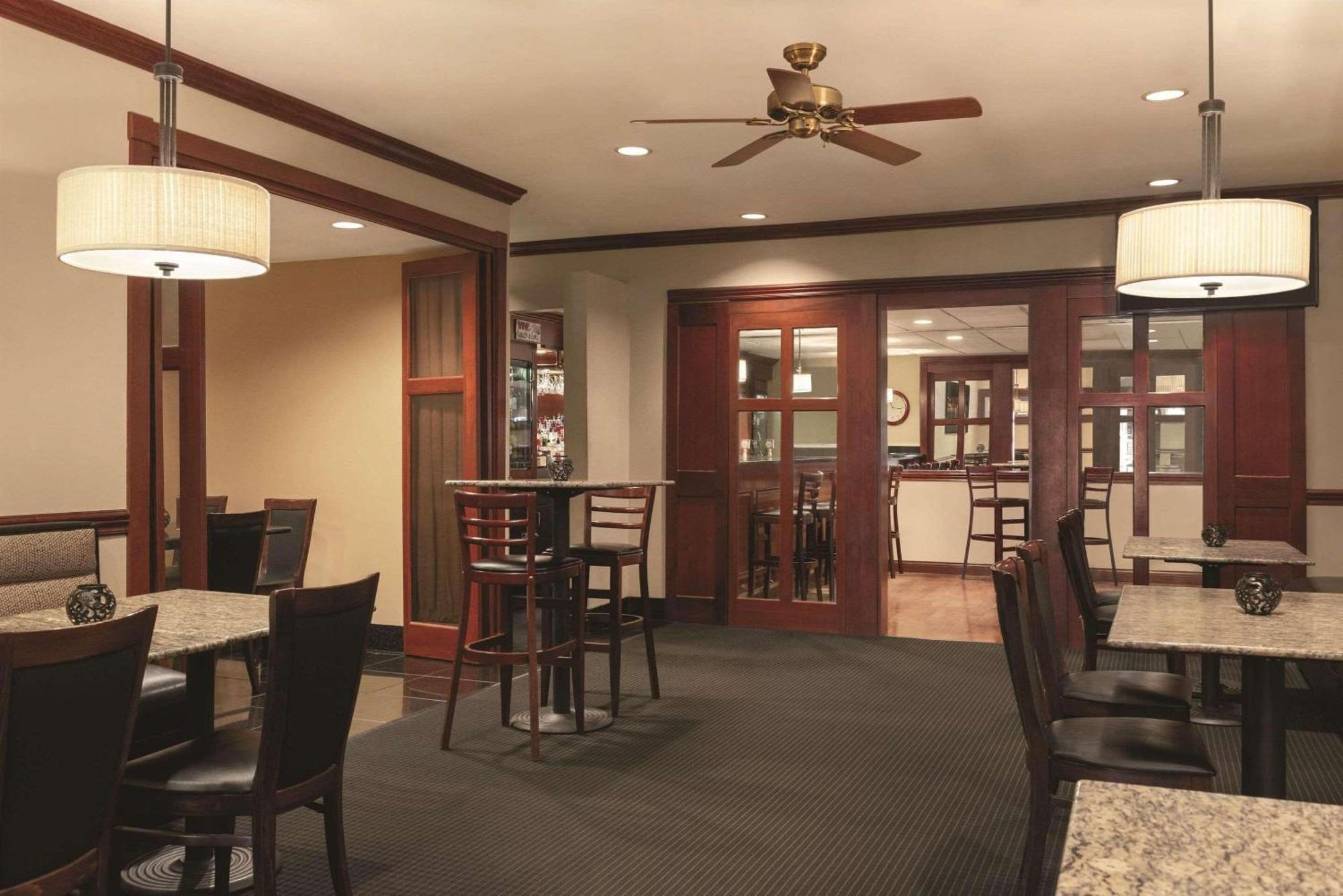 Radisson Hotel & Conference Center Rockford Eksteriør billede