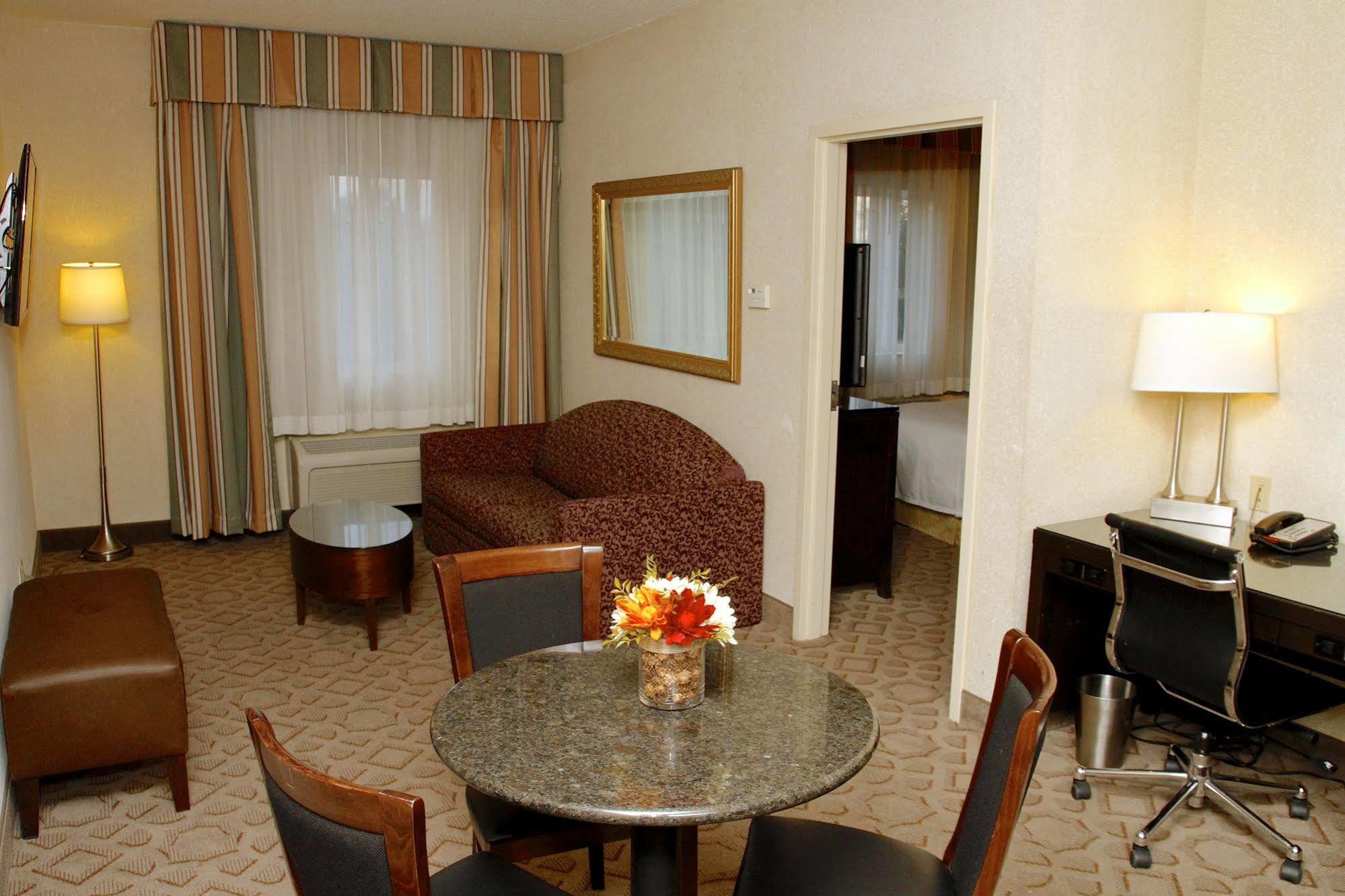 Radisson Hotel & Conference Center Rockford Eksteriør billede